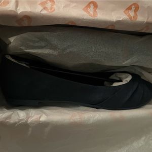 NWB Rocket Dog Myrna Tai Silk  Navy ballet flats. Size 6.